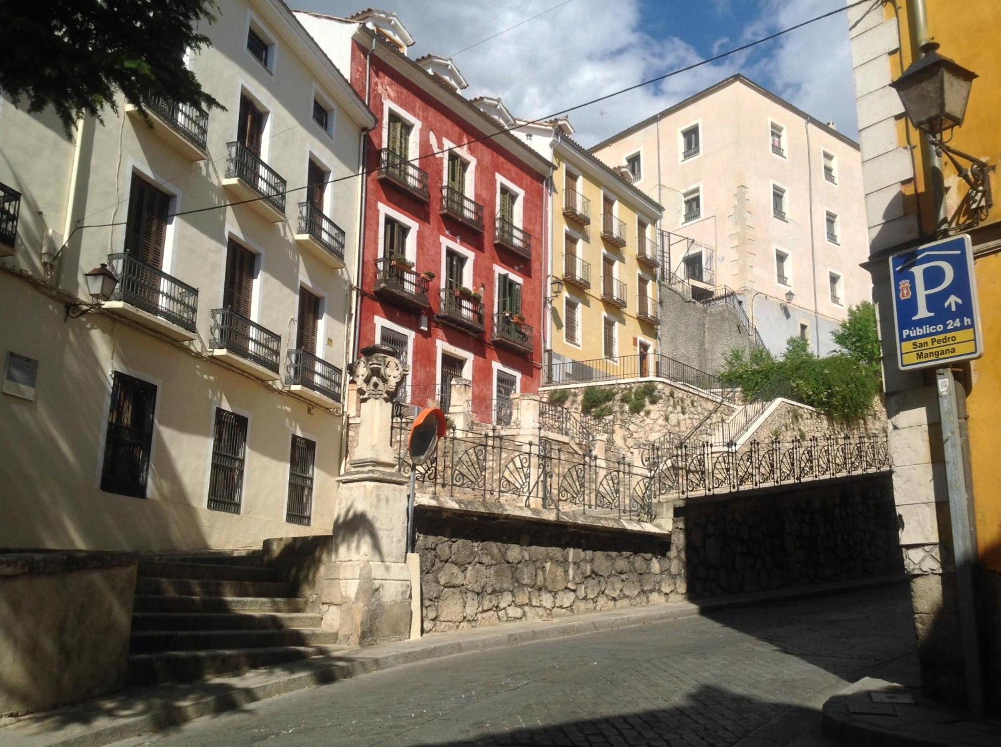 Alojamientos Turisticos Casco Antiguo เกว็งกา ภายนอก รูปภาพ